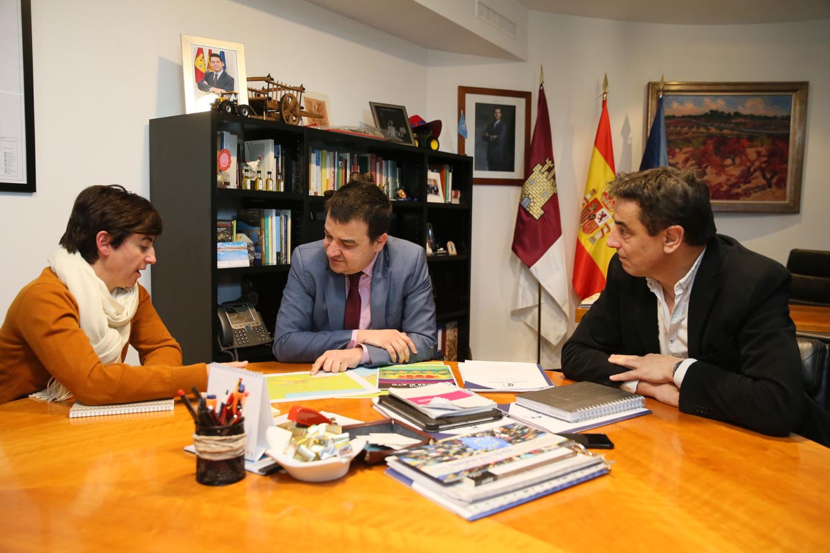 Francisco Martínez Arroyo se reunió con Raquel Montón, de Greenpeace, para abordar el ATC