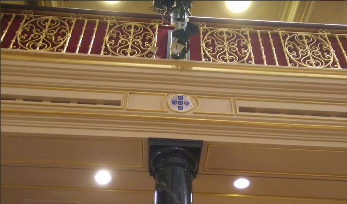 Escudo de Ceuta en el Salón de Plenos del Congreso. Foto: Redes sociales PSOE de Cuenca.