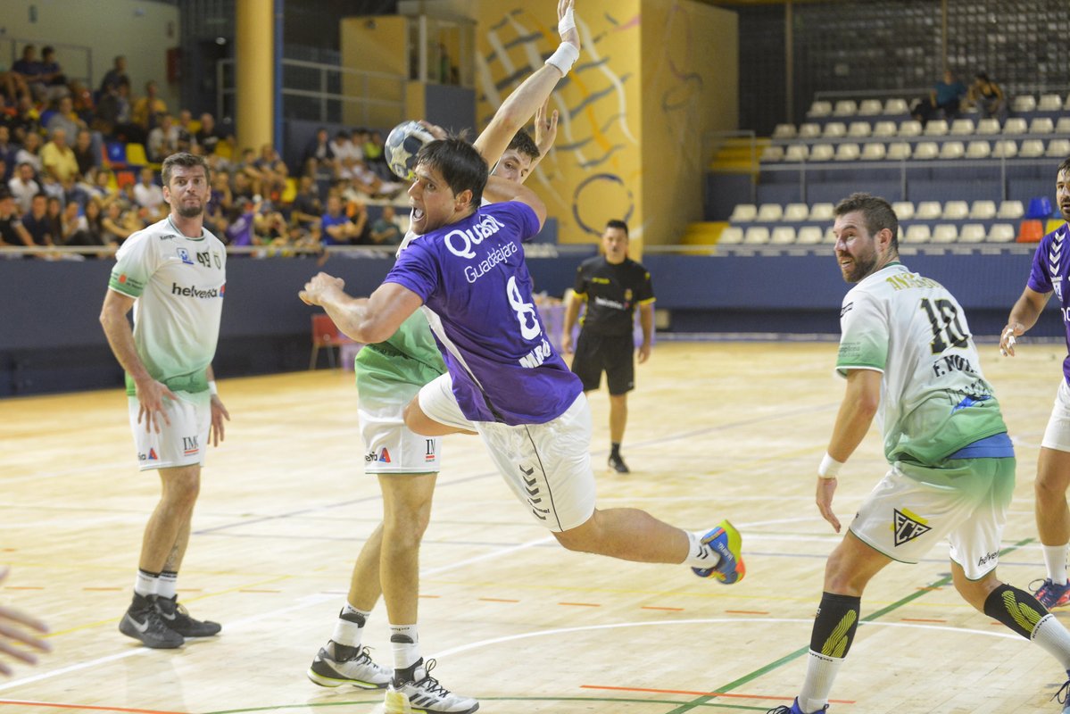 El BM Guadalajara se mantiene segundo tras su partido en Pamplona