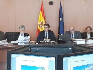 En el centro, el presidente de la CHT, Juan Carlos de Cea. sequía