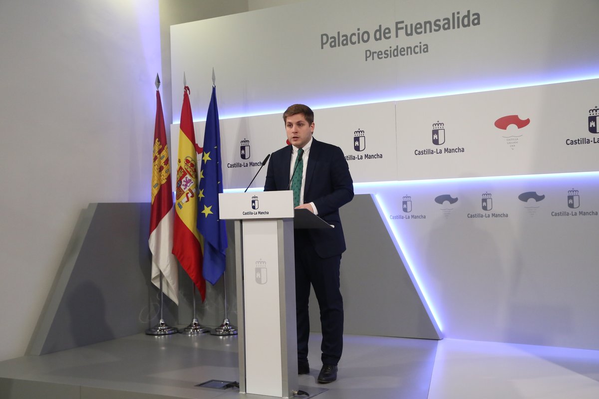 El portavoz del Gobierno de Castilla-La Mancha, Nacho Hernando. parados