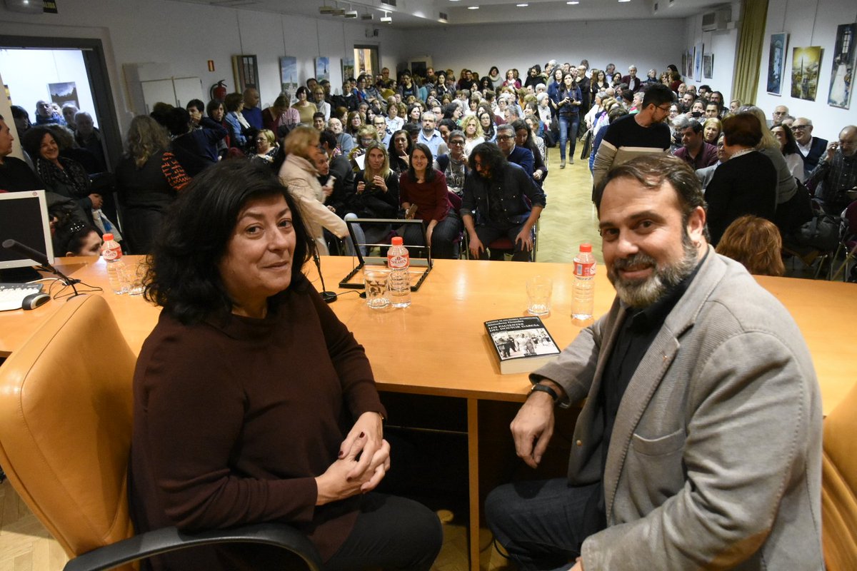 Almudena Grandes junto a Javier Mateo en la presentación del libro en Toledo.