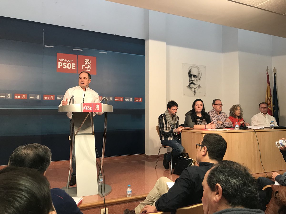 Imagen de Emilio Sáez en la Asamblea Extraordinaria del PSOE local de Albacete.