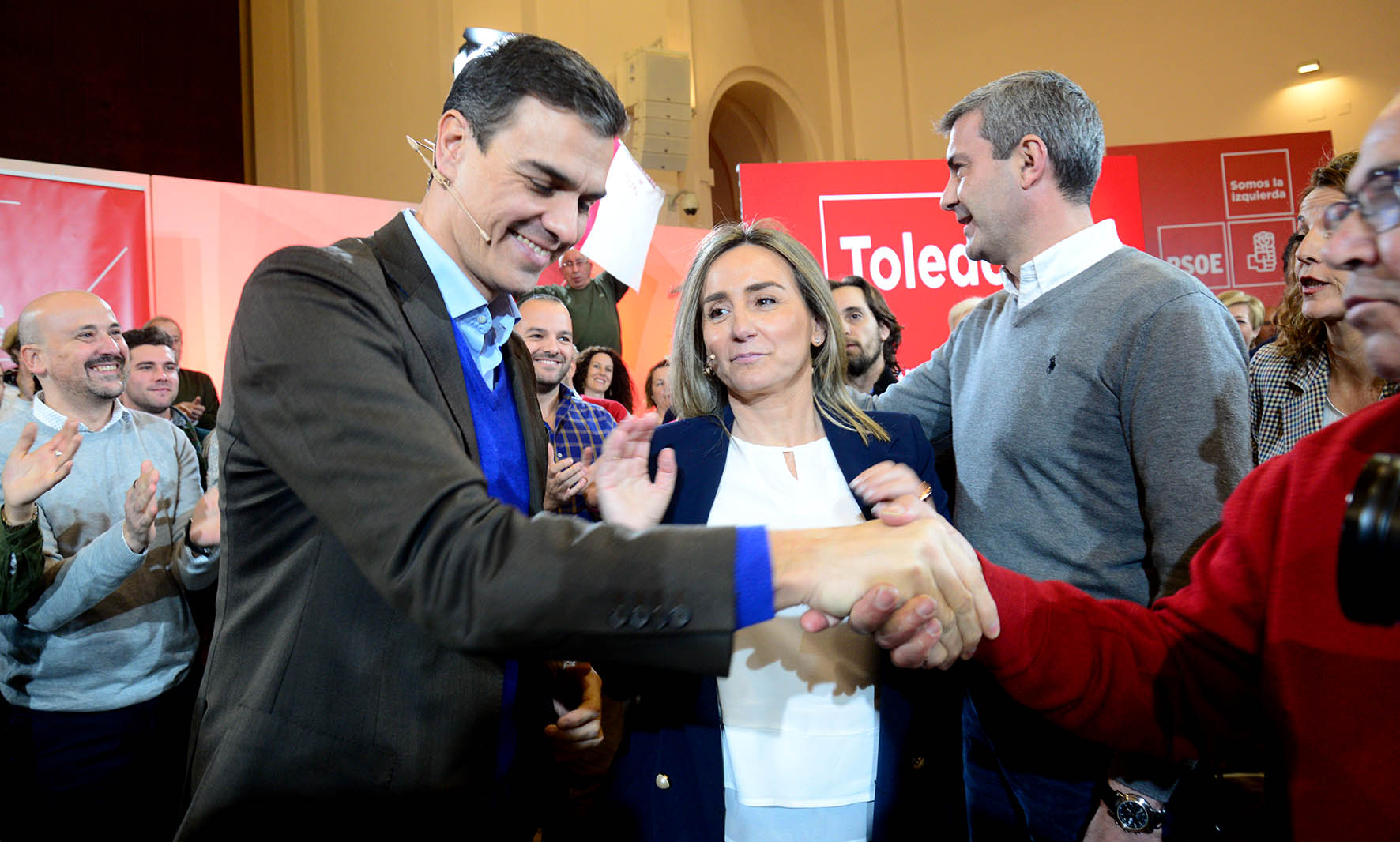 Pedro Sánchez junto con Milagros Tolón y Álvaro Gutiérrez.