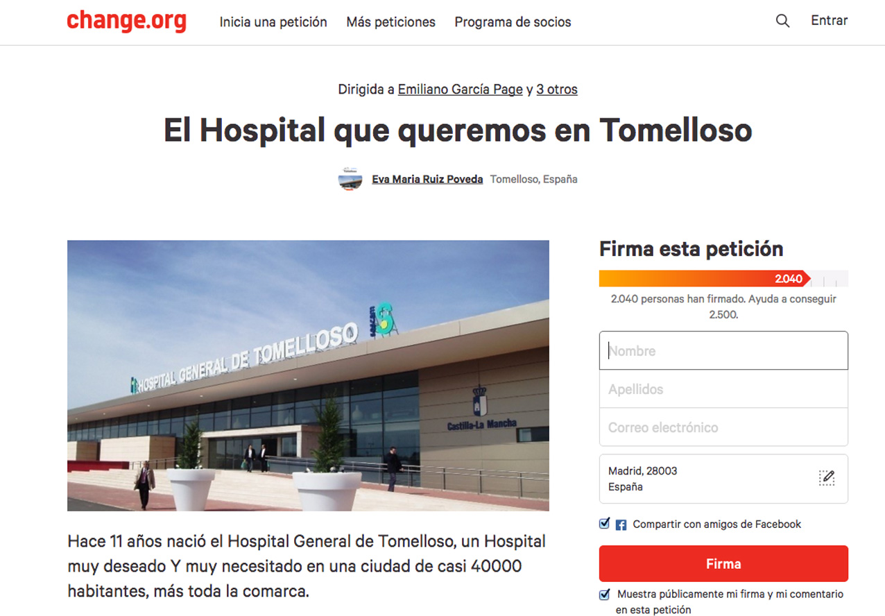 Imagen de la campaña de recogida de firmas en Tomelloso.