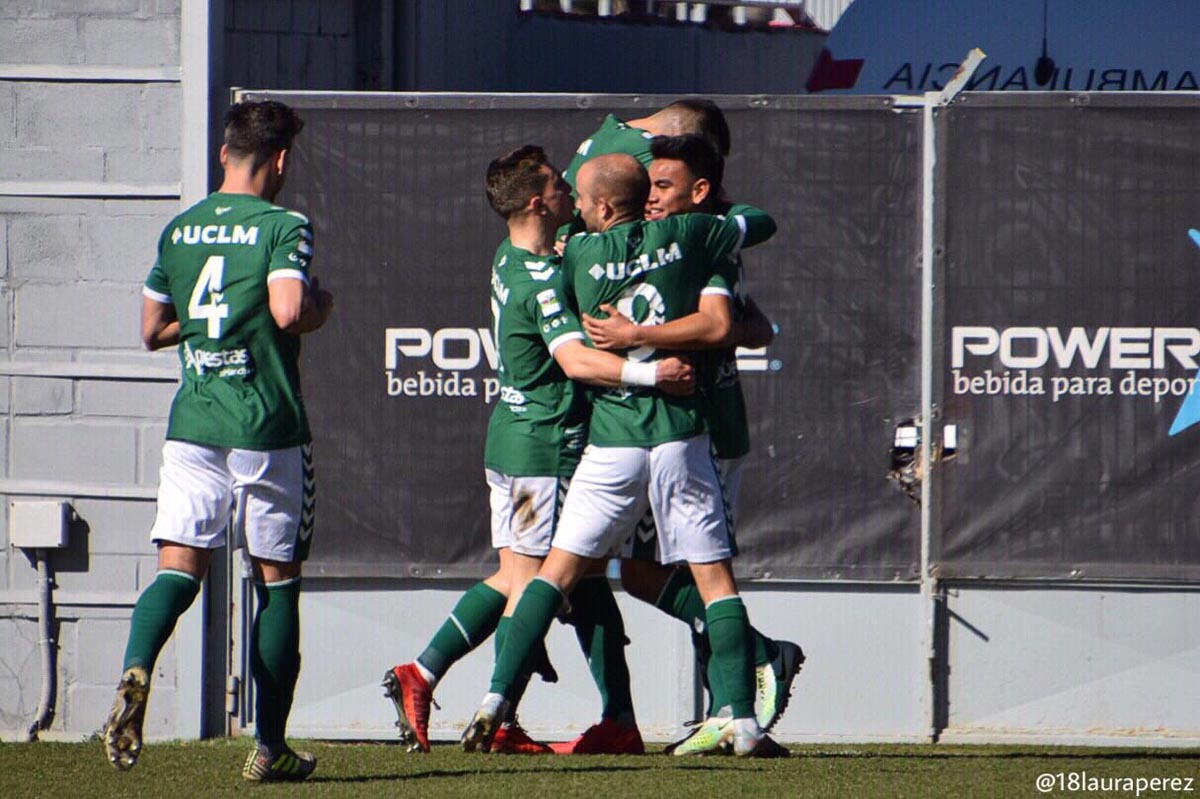 Alegría de los jugadores del Toledo en el Cerro del Espino