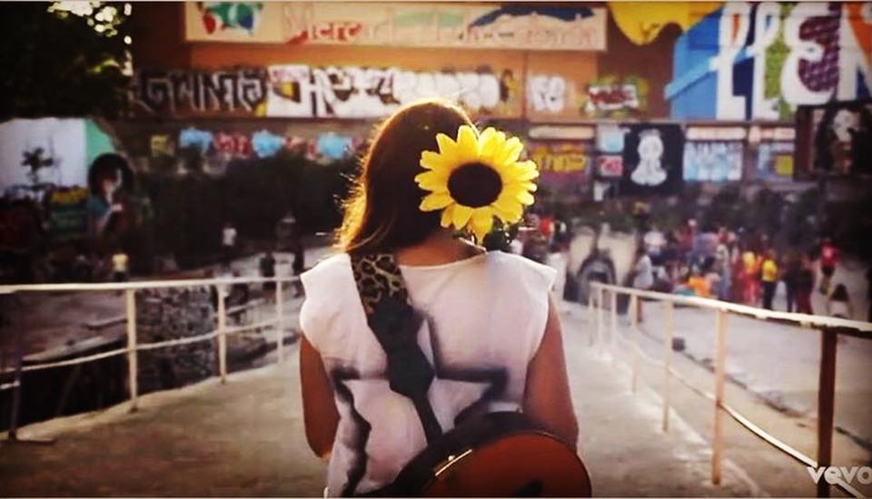 Imagen del vídeoclip de "Girasoles" con la que Rozalén acompañó su publicación de Facebook.