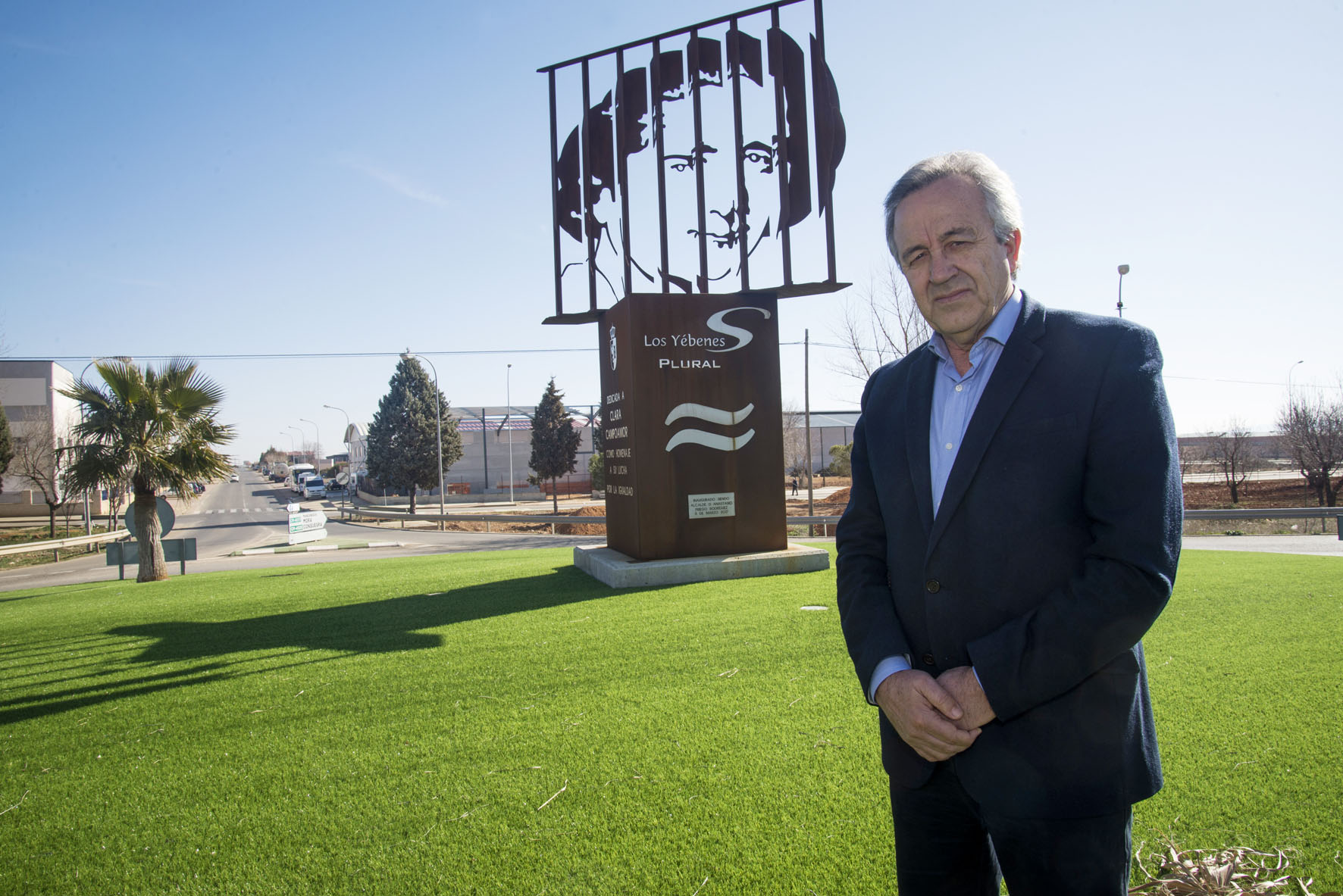 Anastasio Priego, alcalde de Los Yébenes, posa para la guía "En primavera, Toledo y su provincia".