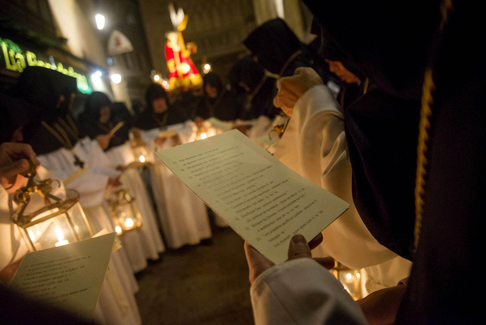 Canto del Miserere en la procesión del Cristo Redentor.