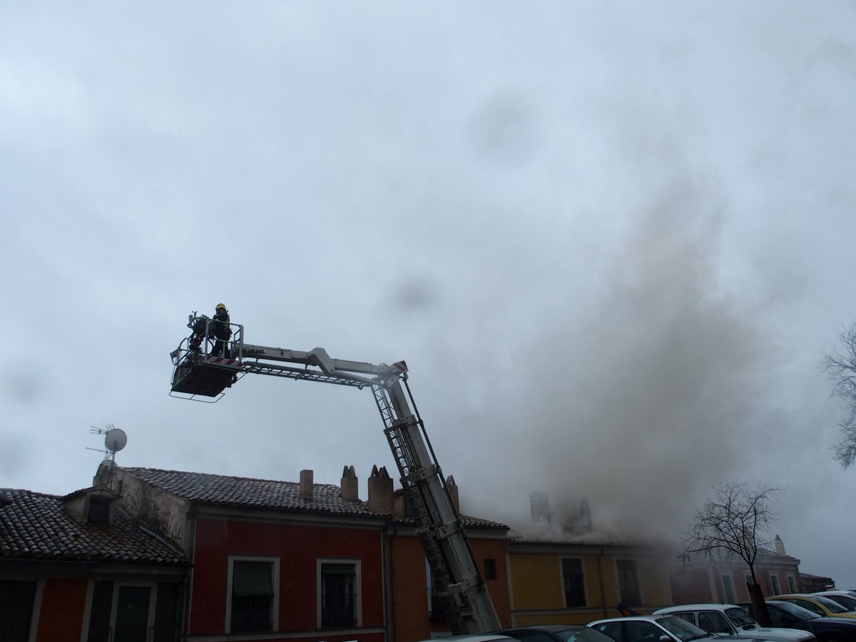 Imagen del incendio en el casco antiguo de Cuenca. José Luis Coll