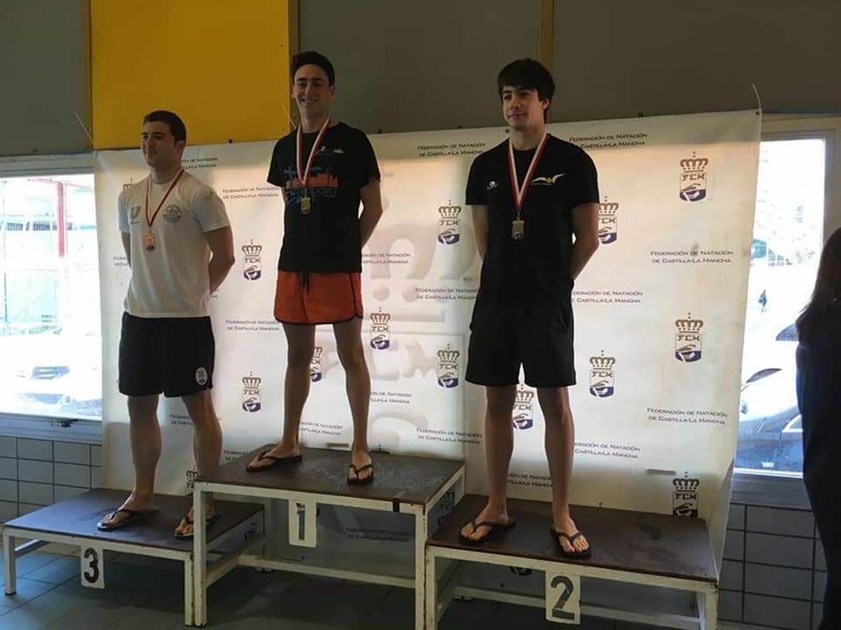 Javier Marca, del CN Trampolín Toledo, en lo más alto del podio regional