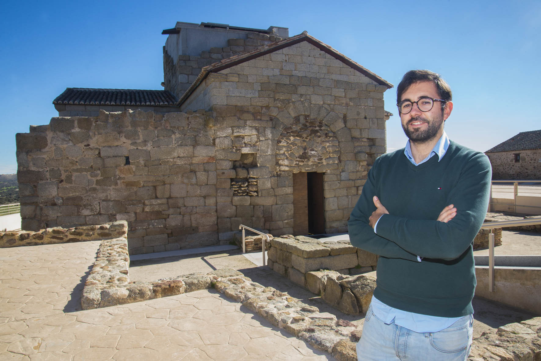 Luis Martín Carrasco, diputado provincial por Ciudadanos y alcalde de Cedillo del Condado, posa para l"En primavera, Toledo y su provincia".