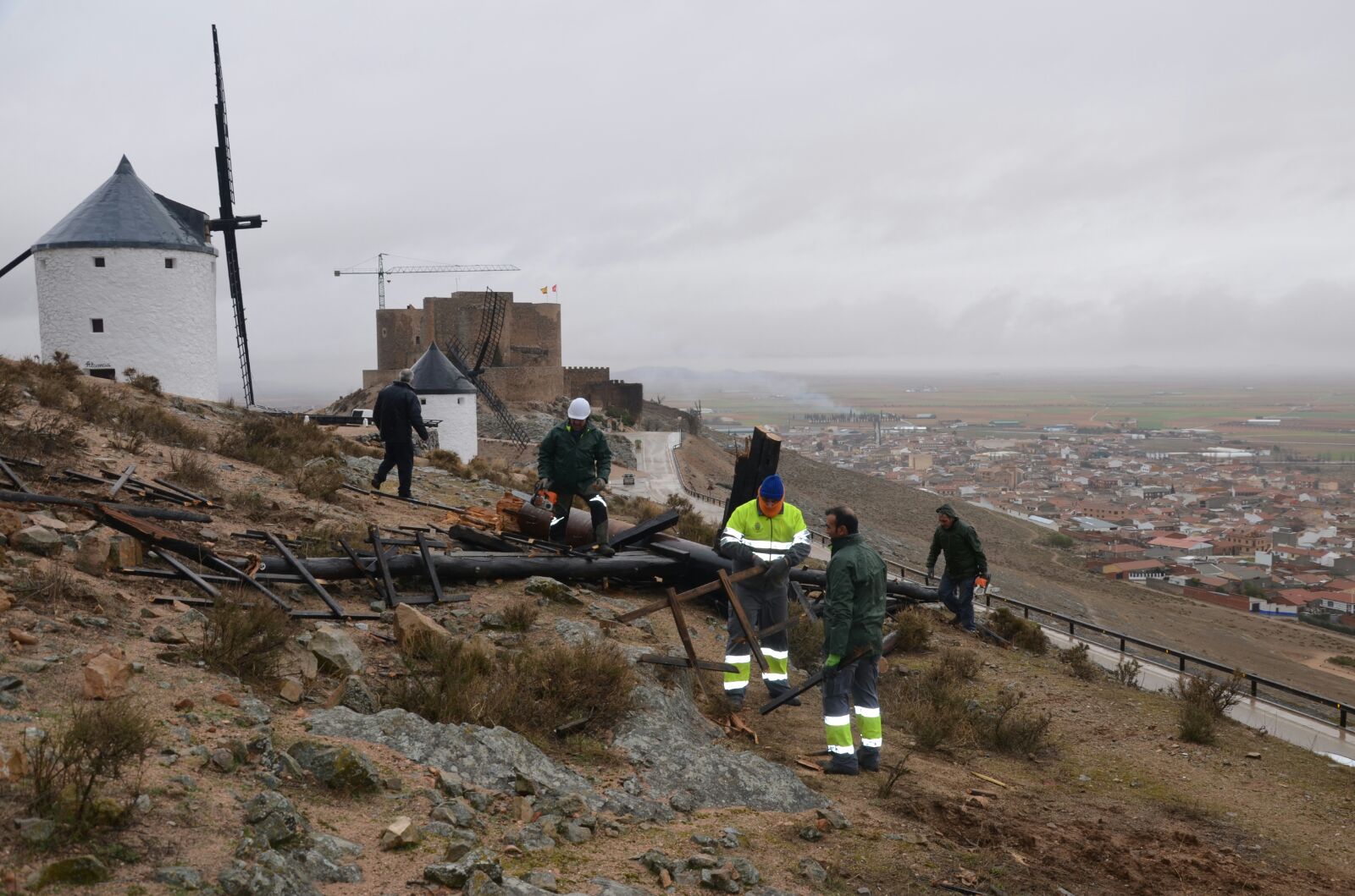 Tareas de desescombro en Consuegra.