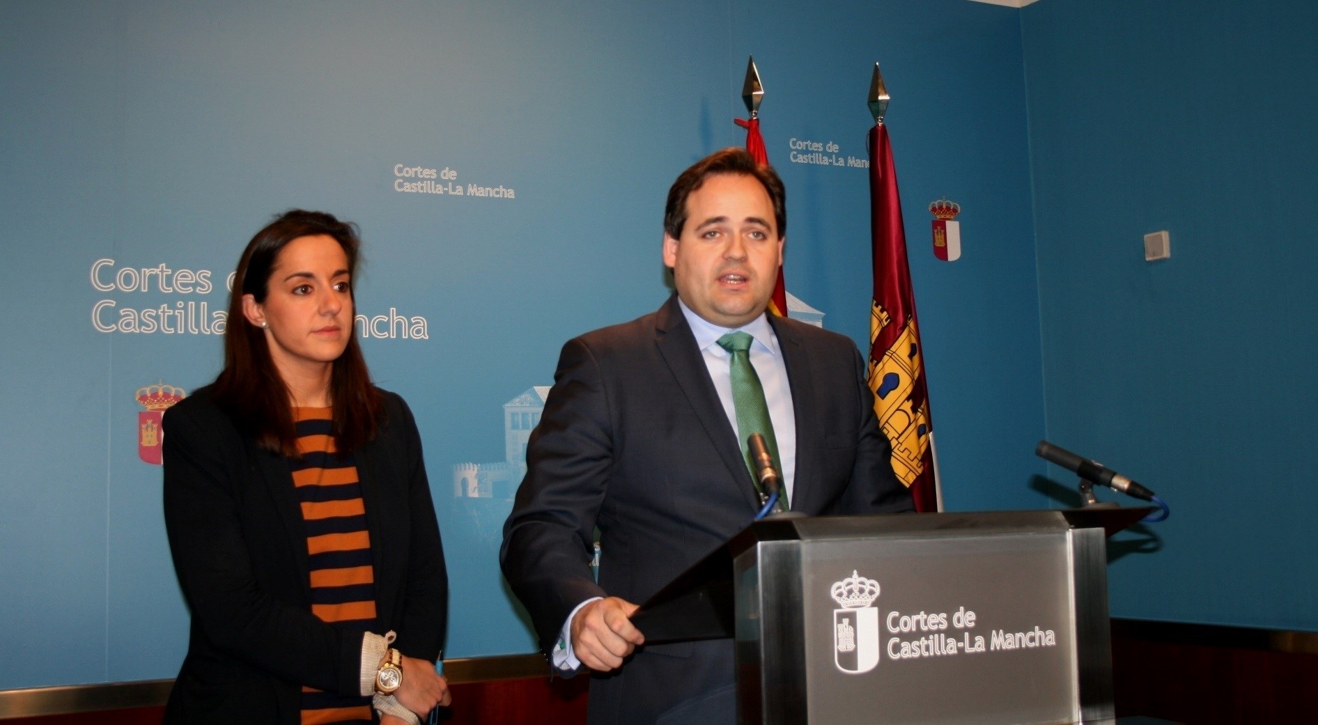 Los diputados del PP en las Cortes de CLM, Francisco Núñez y María Roldán. amianto