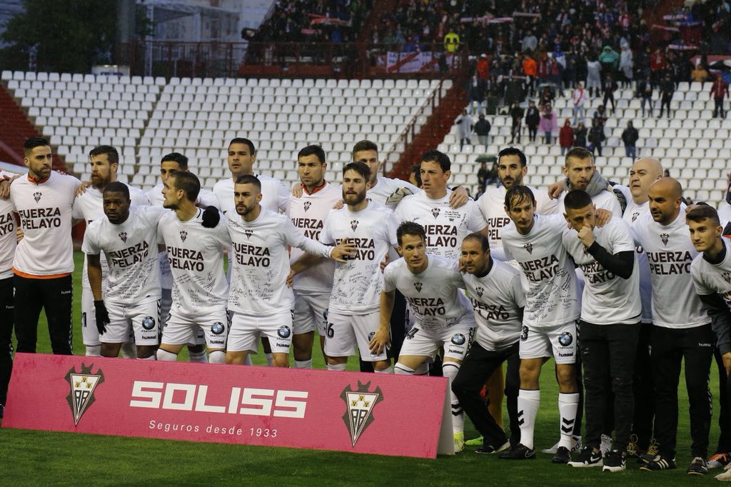 Jugadores, cuerpo técnicos, equipo médico, delegados y utillero mandan fuerza a Pelayo Novo.