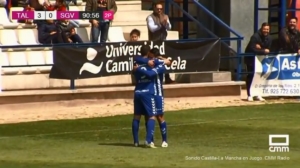 Los jugadores del Talavera celebran el tercer gol del encuentro.