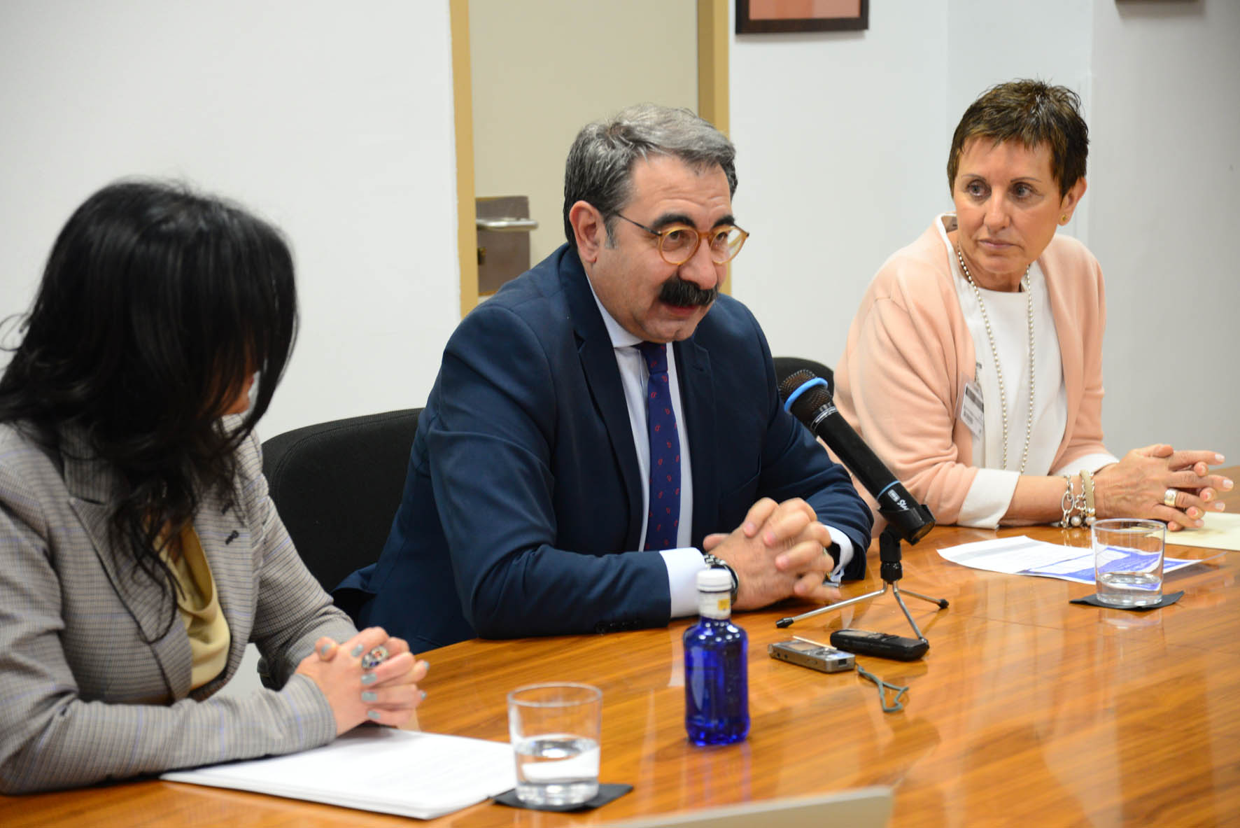 En el centro, el consejero de Sanidad de CLM, Jesús Fernández Sanz. Virgen de la Salud