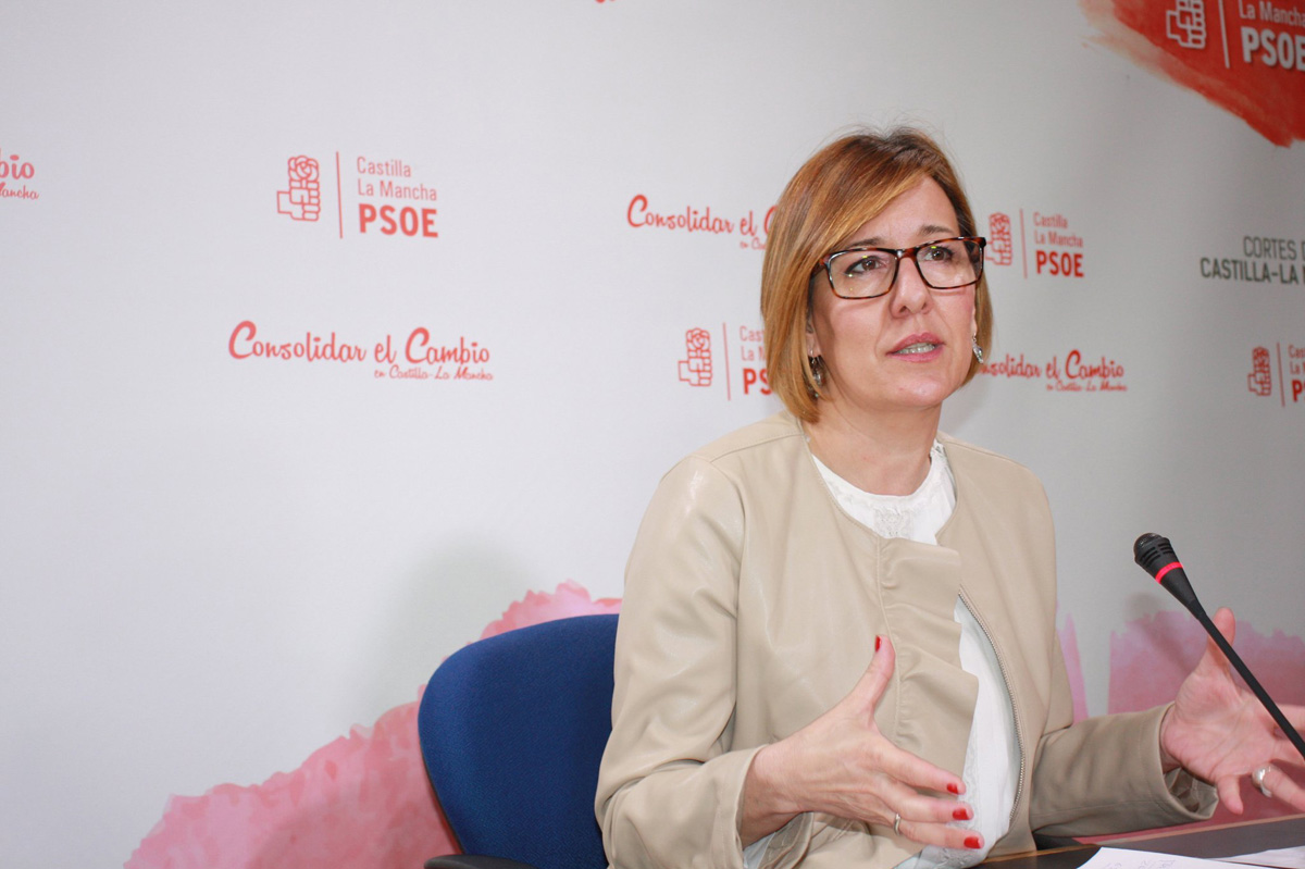 La portavoz del grupo socialista en las Cortes regionales, Blanca Fernández.