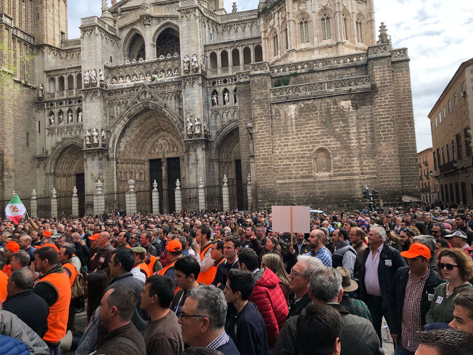 Protesta en Toledo de los cazadores, que critican la Ley de Caza