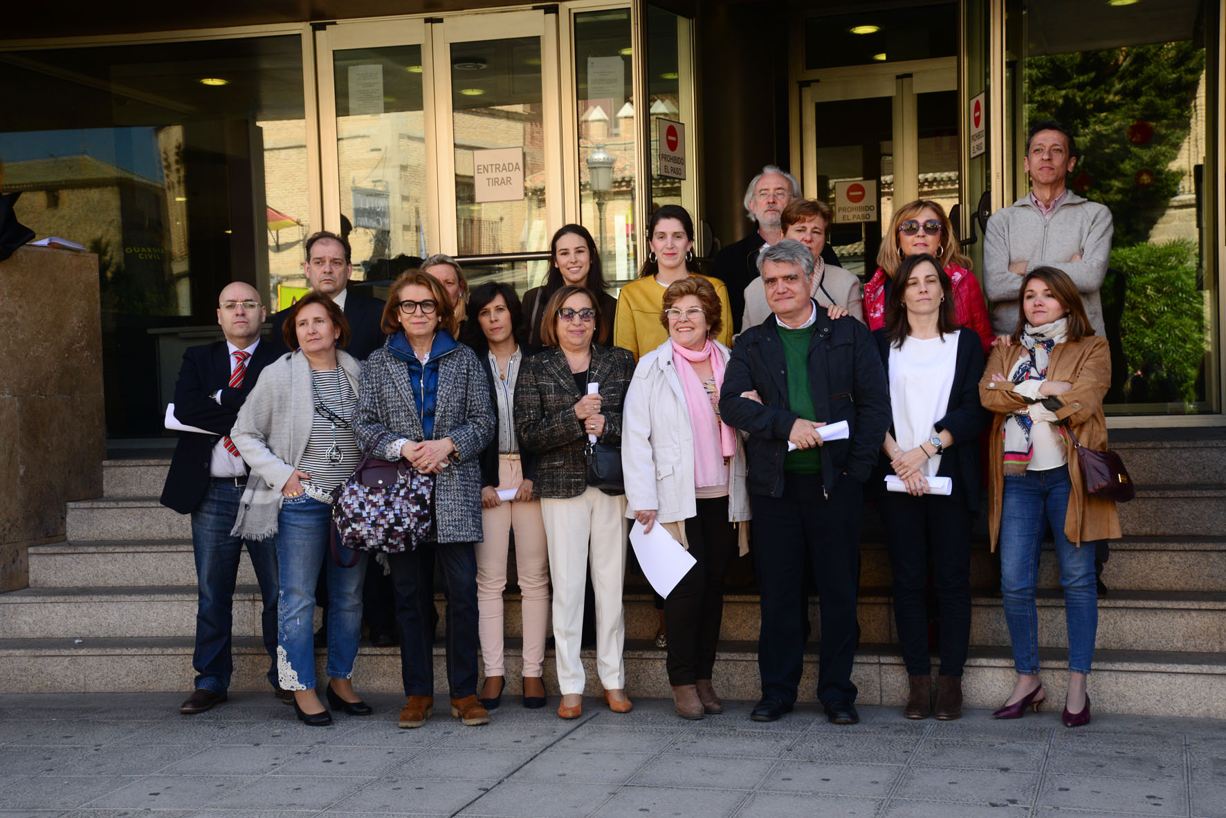 Los letrados de la Administración de Justicia de Toledo leen un manifiesto para reclamar la equiparación salarial.