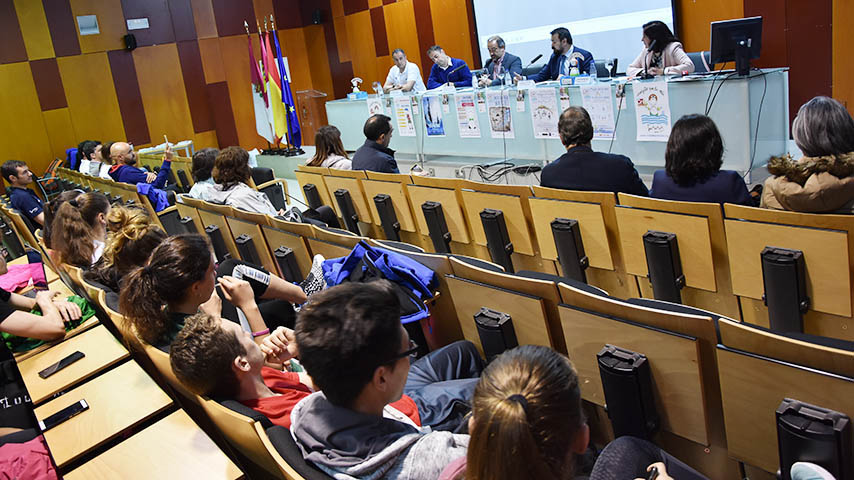 Proyección del documental "Luz azul. Un mar de vida" en el campus de Toledo.