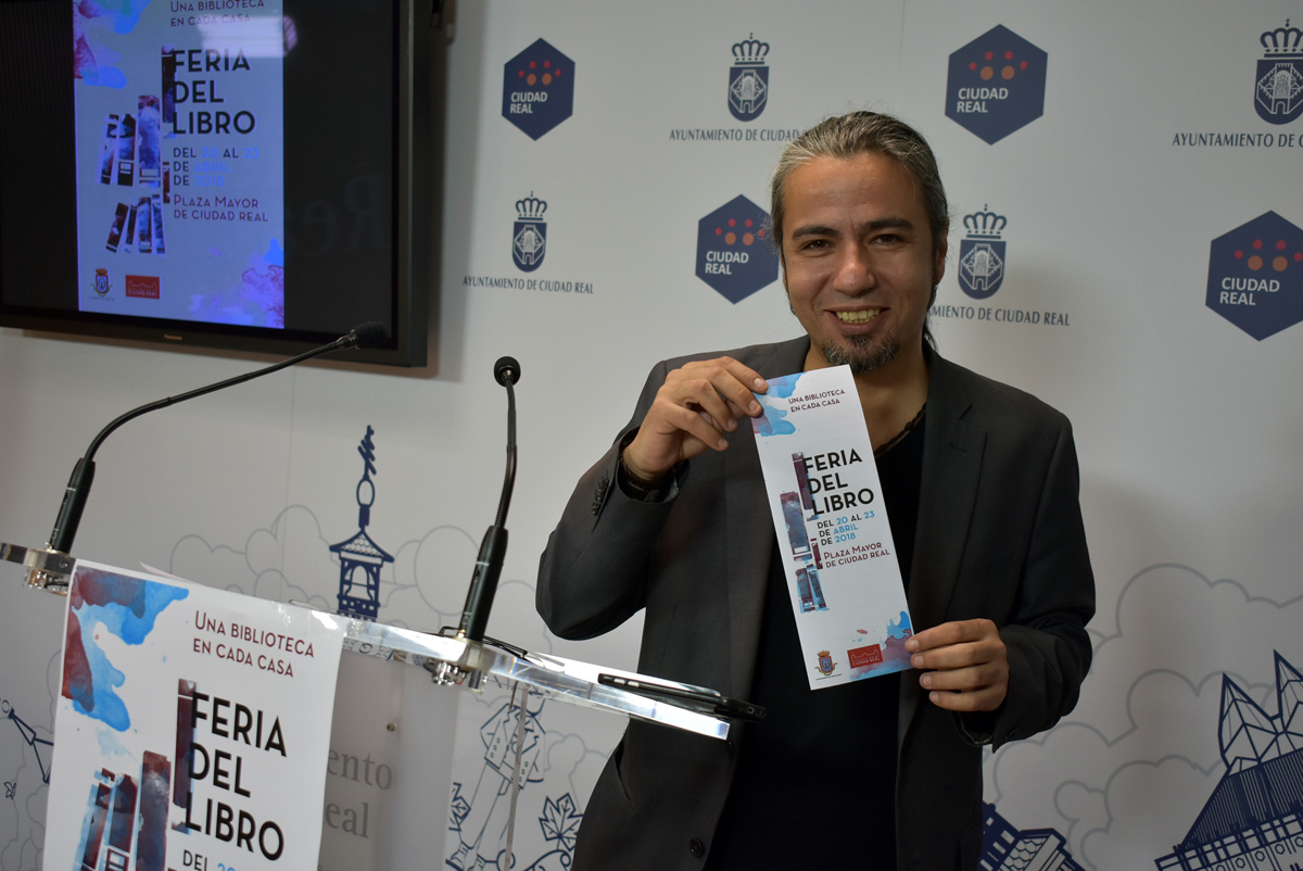 El concejal José Luis Herrera ha presentado en rueda de prensa la Feria del Libro de Ciudad Real.