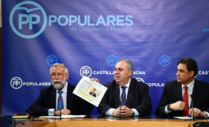 Rueda de prensa ofrecida por Vicente Tirado y los alcaldes de Talavera y Cuenca.