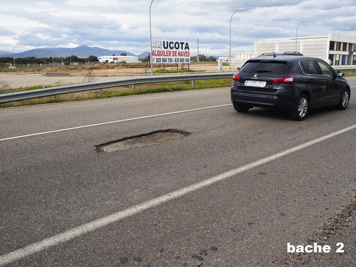 Imagen de uno de los socavones que hay a la salida de Talavera.