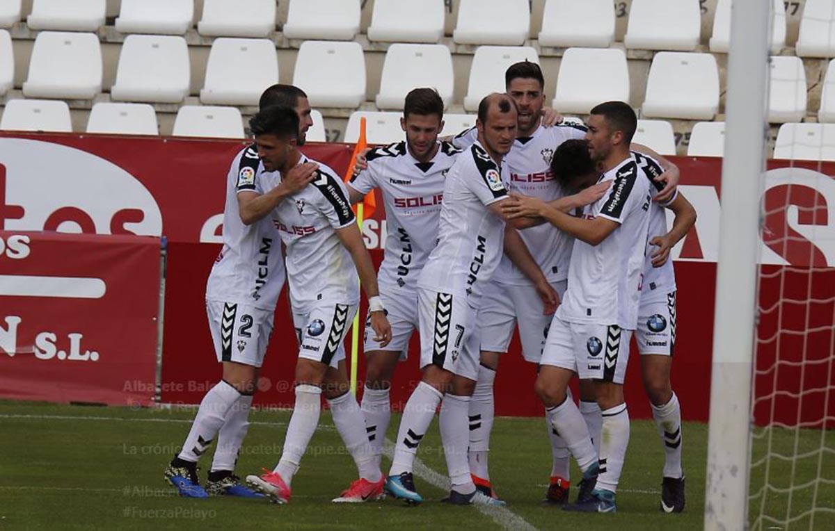 El Albacete festeja su gol