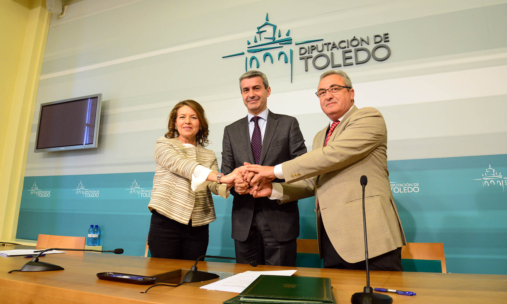 Convenio entre la Diputación de Toledo, Junta de Comunidades y Cruz Roja sobre pobreza infantil.