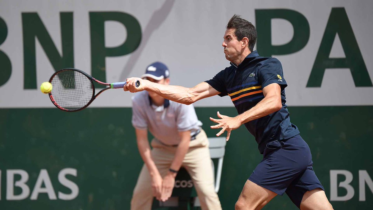Guillermo García-López en Roland Garros. Wawrinka