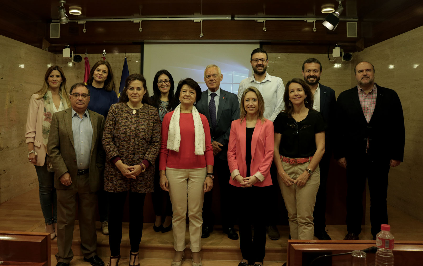 Los miembros de Unicef con los diputados de las Cortes de CLM.
