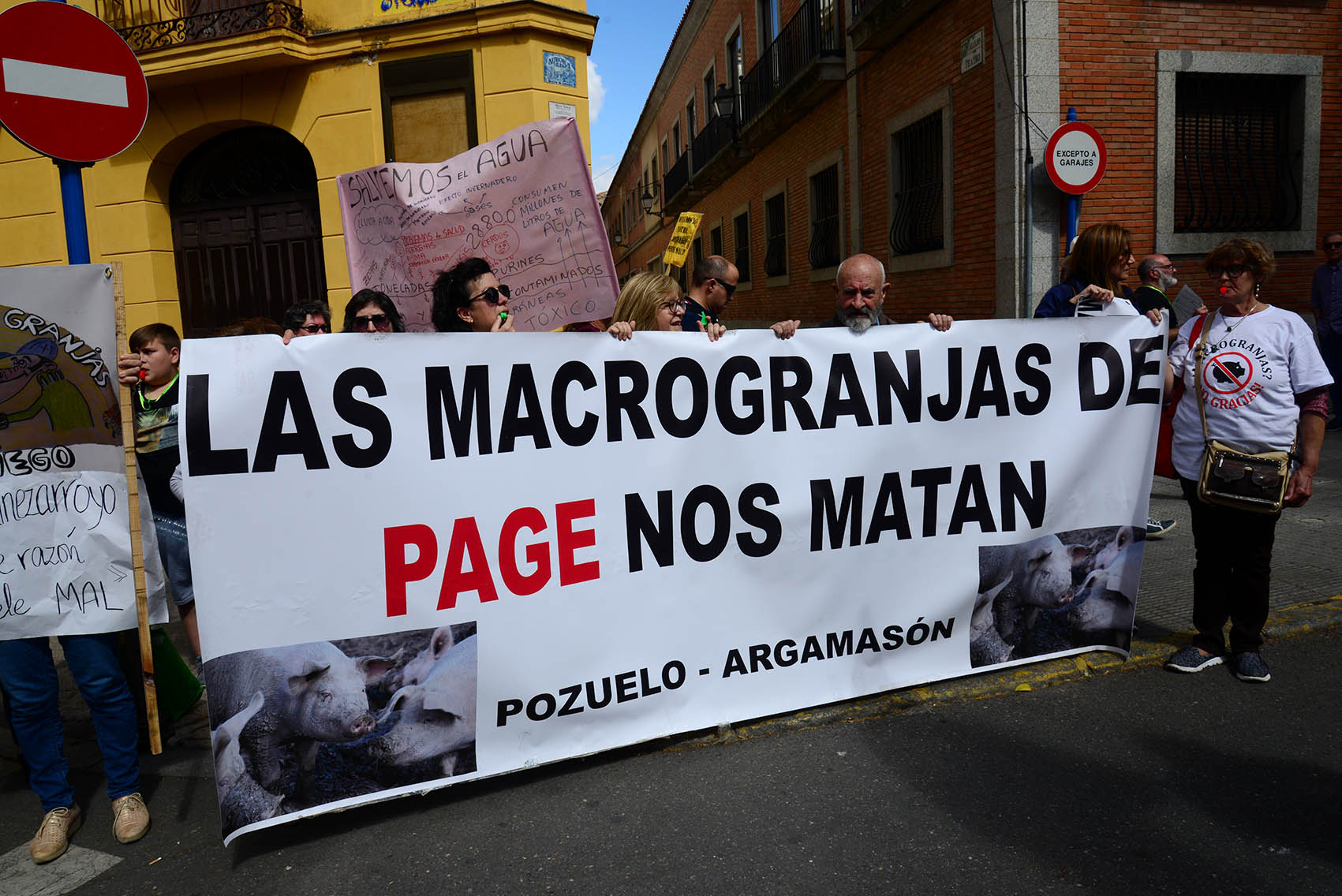 Protesta en Talavera por las macrograjas