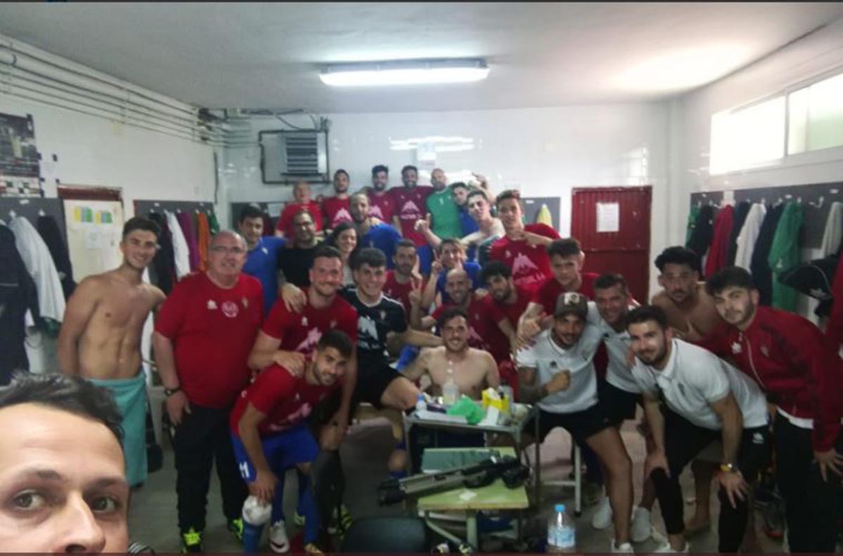 Los jugadores del Villarrobledo, eufóricos tras eliminar a la UD Lanzarote