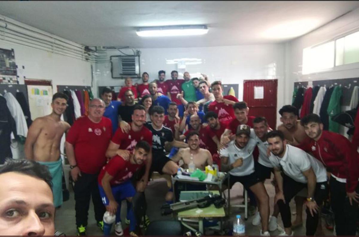 Los jugadores del Villarrobledo, eufóricos tras eliminar a la UD Lanzarote