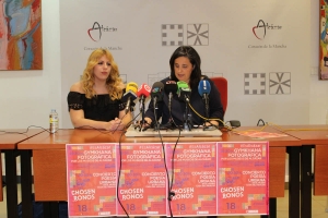 La concejala de Turismo de Alcázar, Rosa Idalia Cruz Campo, y la concejala de Juventud, Bárbara Sánchez Mateos.
