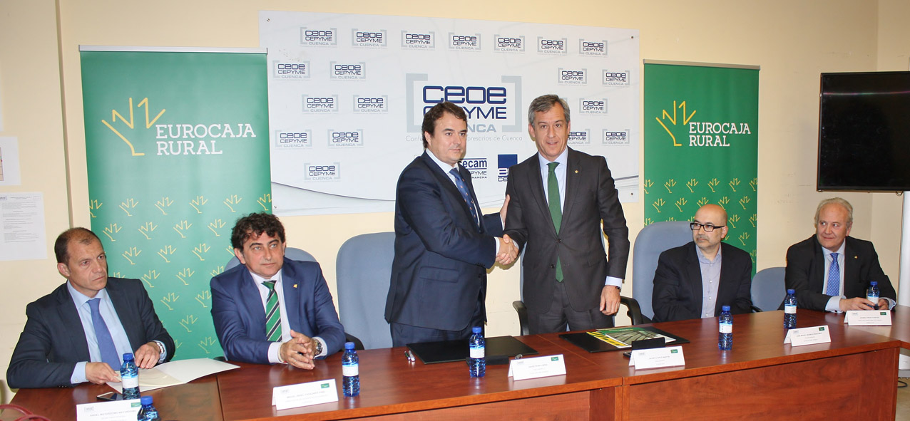 Firma del convenio entre Eurocaja Rural y CEOE Cepyme Cuenca.