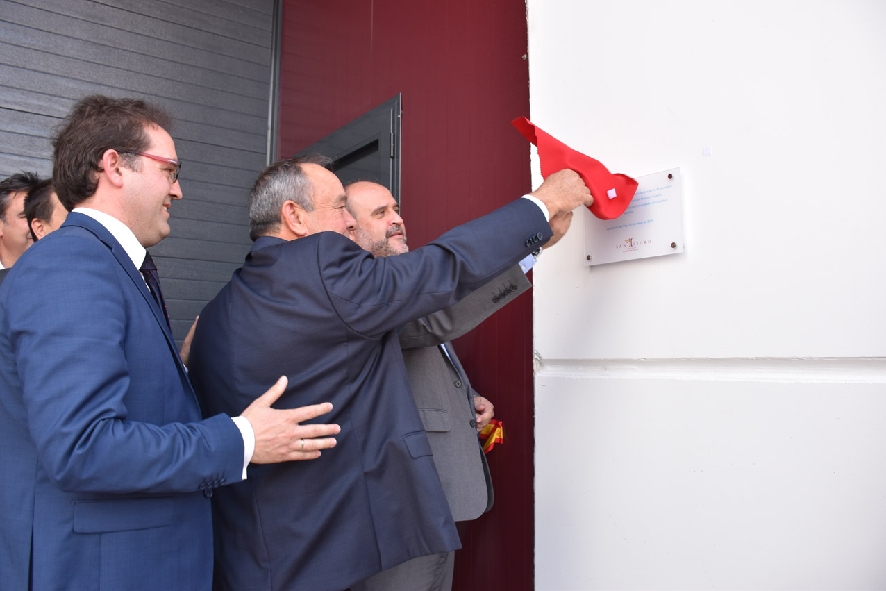 Guijarro inaugurando las instalaciones de la Cooperativa San Isidro en Quintanar de la Orden (Cuenca) Focal