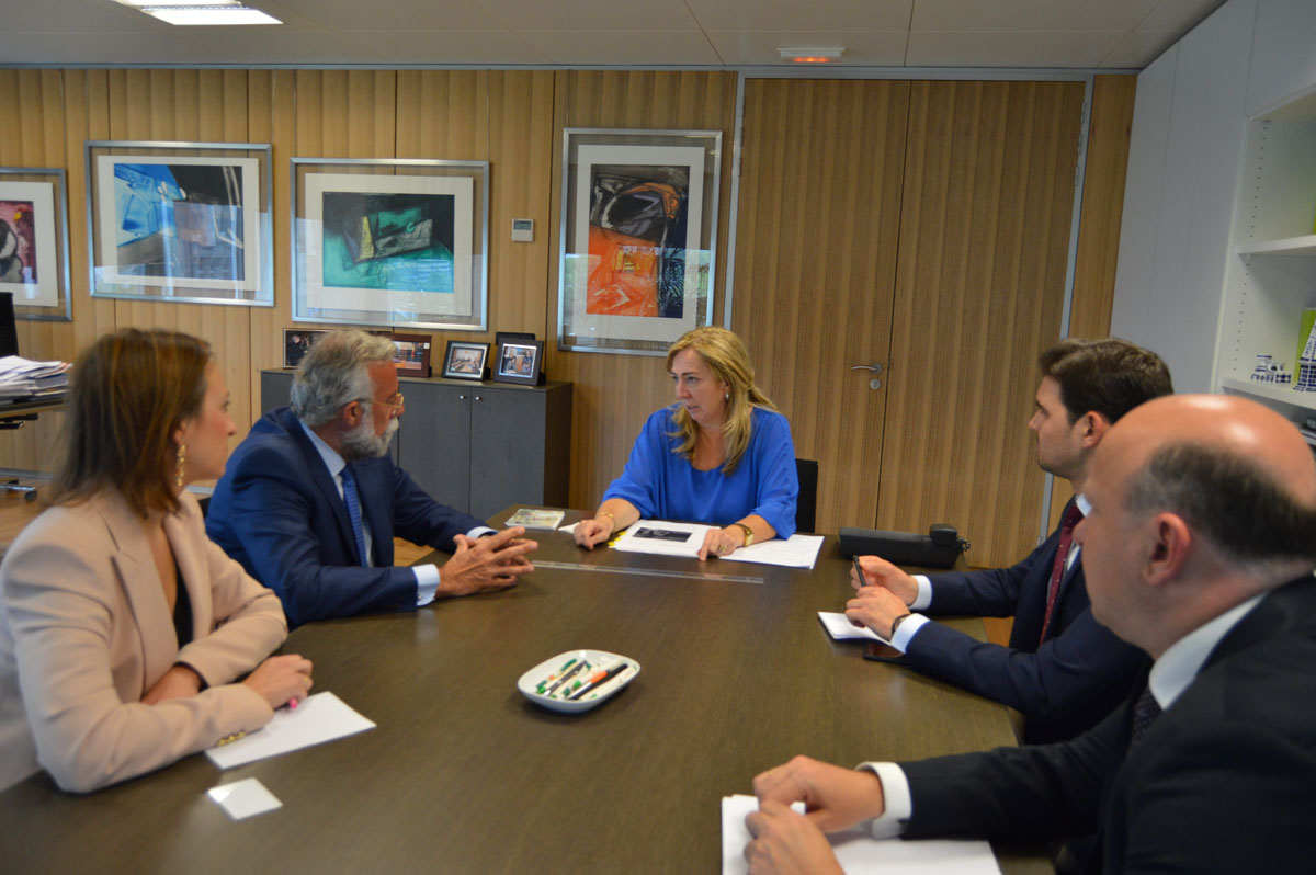 Reunión de Jaime Ramos con la directora general del Sepes, Lucía Morales.