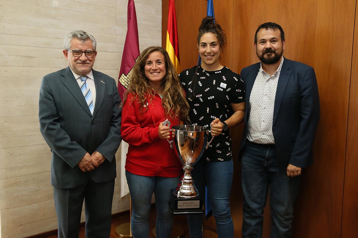 De izquierda a derecha: Felpeto, Isabel Rico, Lourdes Alameda y Amores