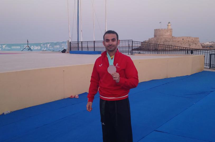 José María Torres, con una de las medallas de bronce