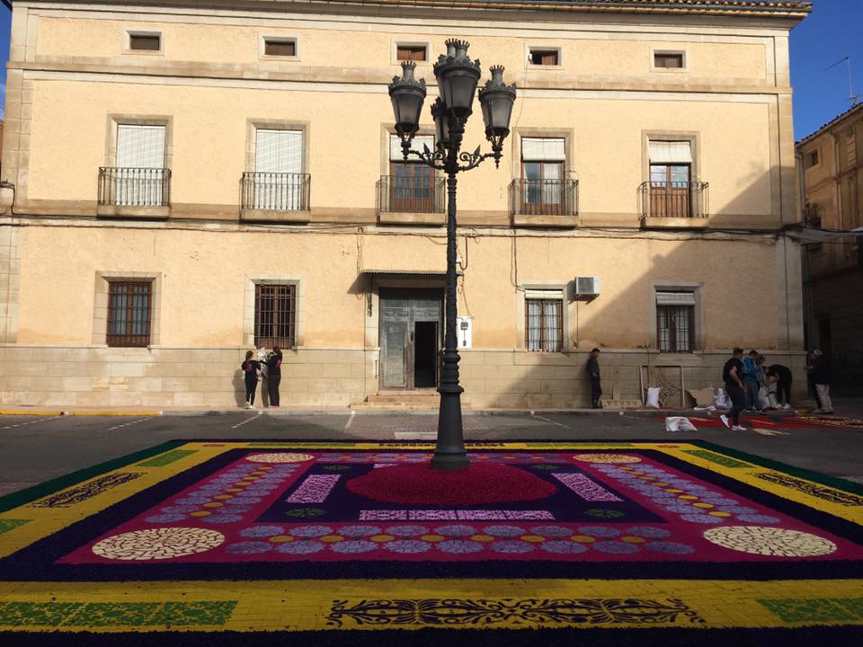 Foto: Facebook, Alfombras de Serrín de Elche de la Sierra.