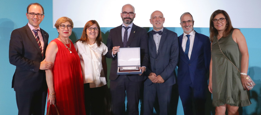 Íñigo Cortázar recibiendo el premio.