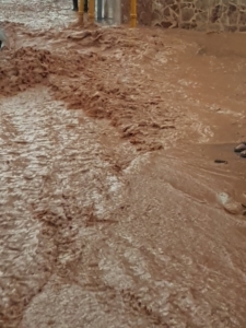 Así bajaba una de las calles de Quintanar del Rey.