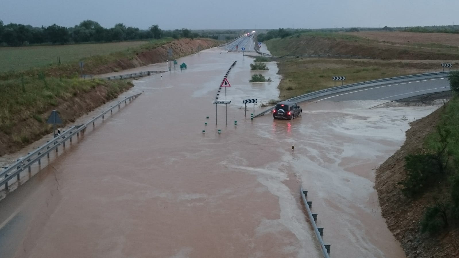 Imagen de la N-401 inundada en Burguillos.