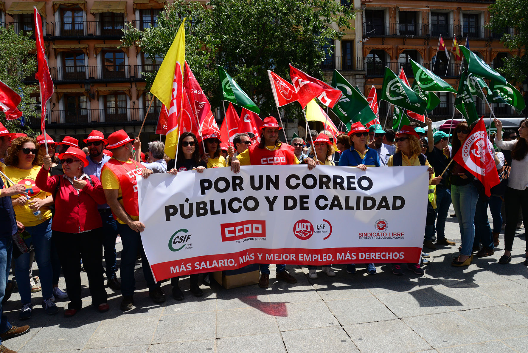 Manifestación de los trabajadores de Correos en Toledo.