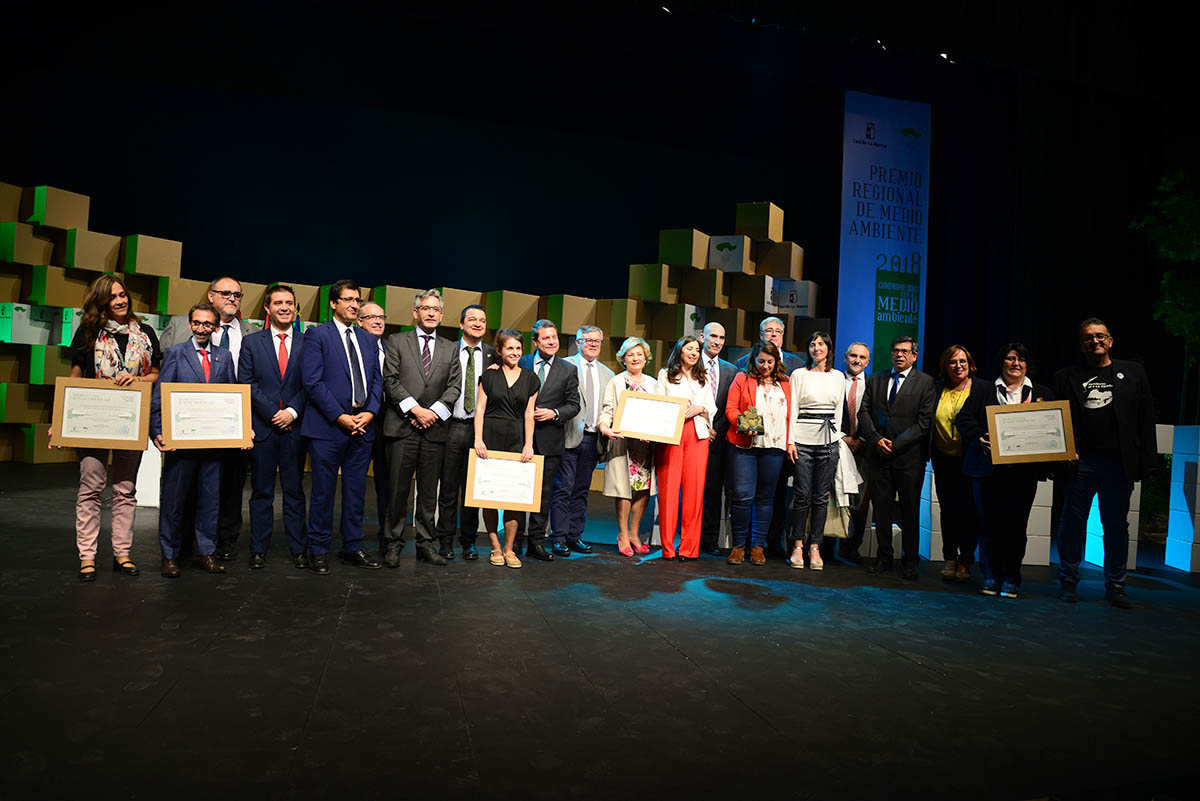 Los premiados y las autoridades en los Premio de Medio Ambiente 2018 de Castilla-La Mancha. Medio Ambiente