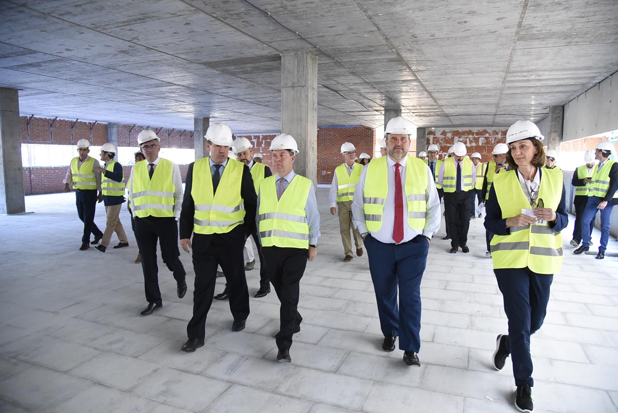 Page visitando las obras del Hospital de Cuenca.