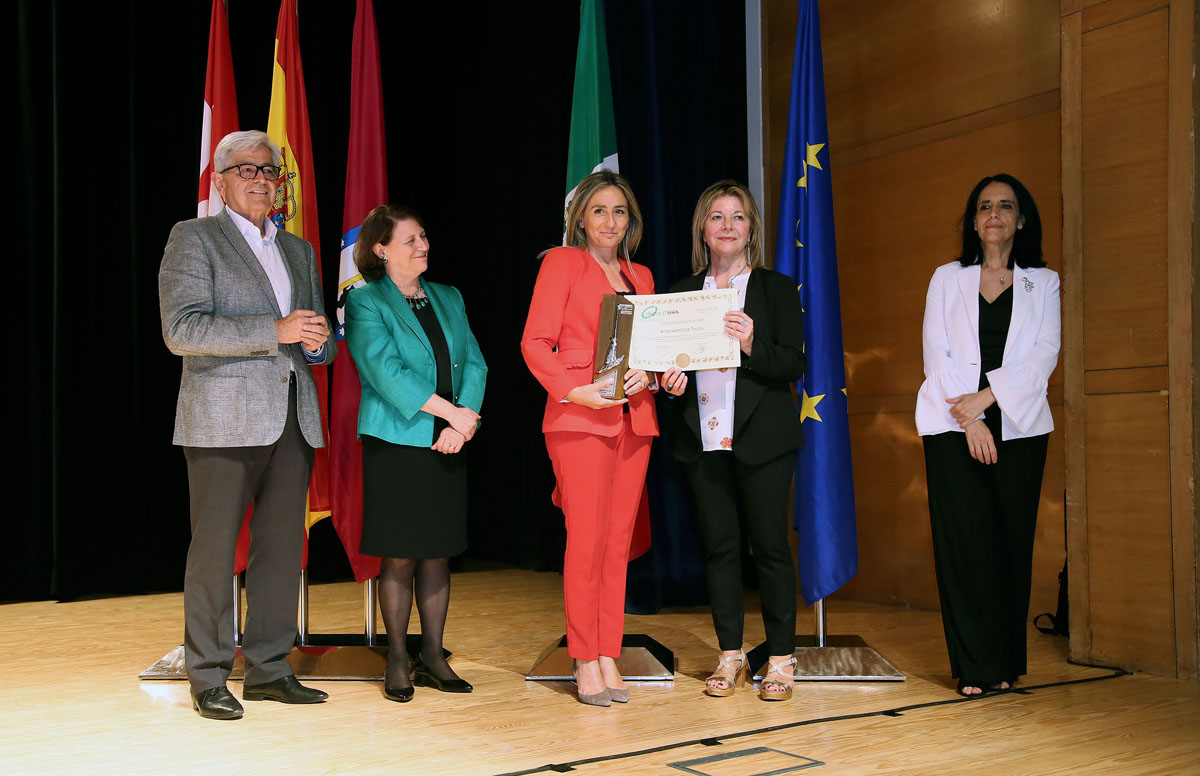 Tolón recibiendo la Escoba de Platino.