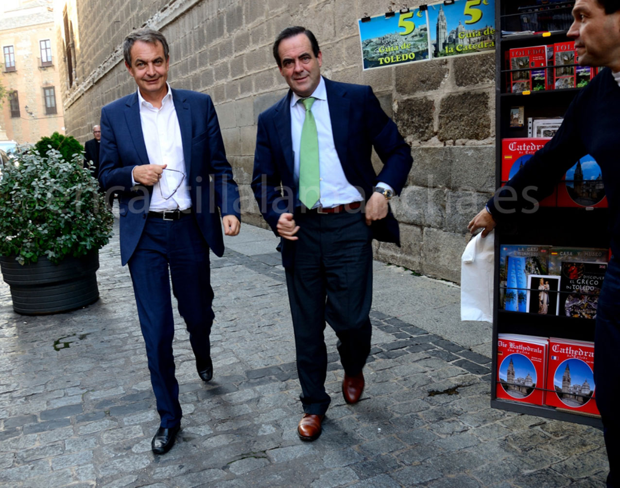 Bono, junto a Zapatero, en una visita a Toledo.